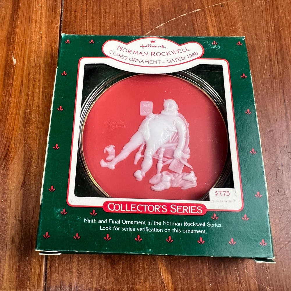 1988 Hallmark Norman Rockwell Cameo Ornament Santa Collector Series QX370-4